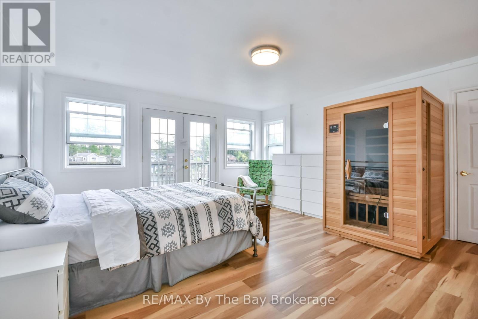 1067 Mosley Street, Wasaga Beach, Ontario  L9Z 2G7 - Photo 25 - S12453479