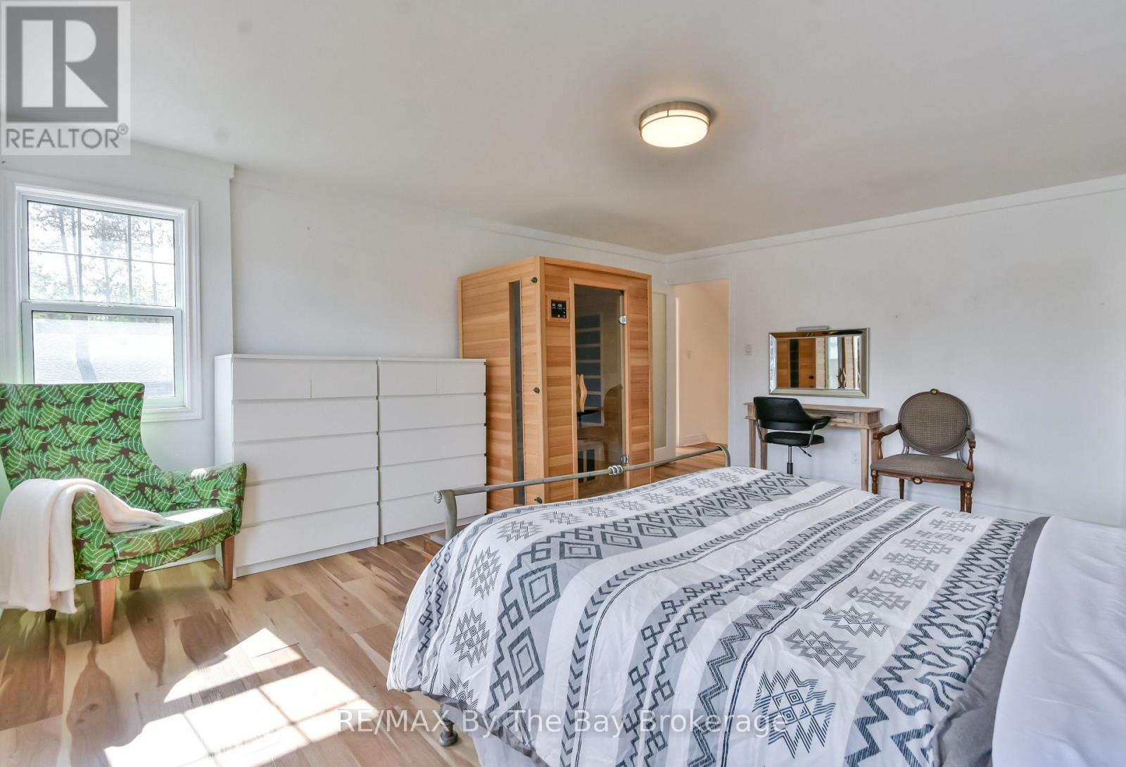1067 Mosley Street, Wasaga Beach, Ontario  L9Z 2G7 - Photo 26 - S12453479