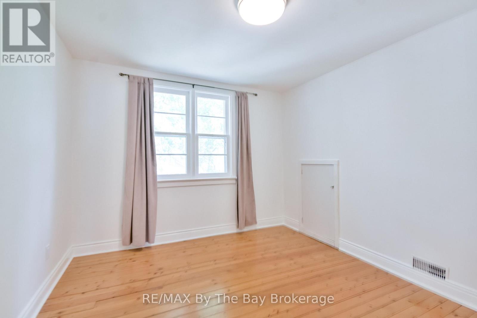 1067 Mosley Street, Wasaga Beach, Ontario  L9Z 2G7 - Photo 28 - S12453479