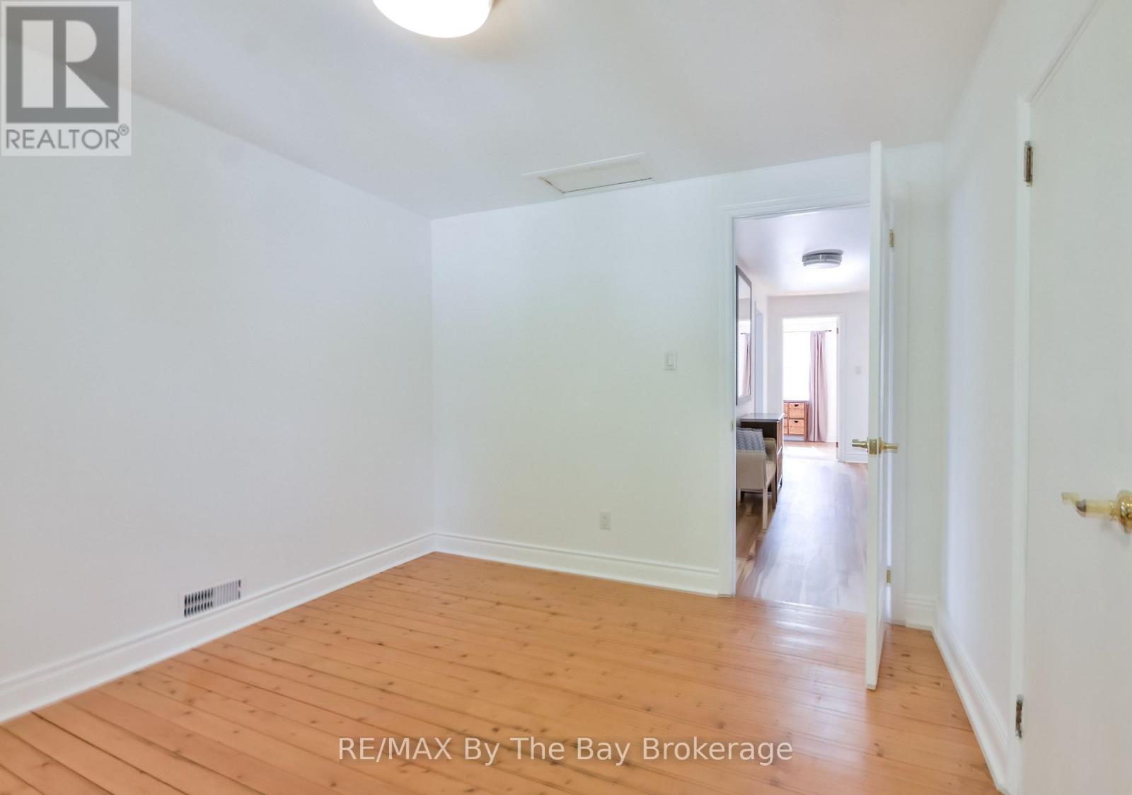 1067 Mosley Street, Wasaga Beach, Ontario  L9Z 2G7 - Photo 29 - S12453479