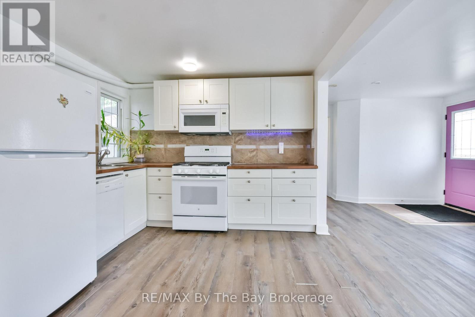 1067 Mosley Street, Wasaga Beach, Ontario  L9Z 2G7 - Photo 37 - S12453479