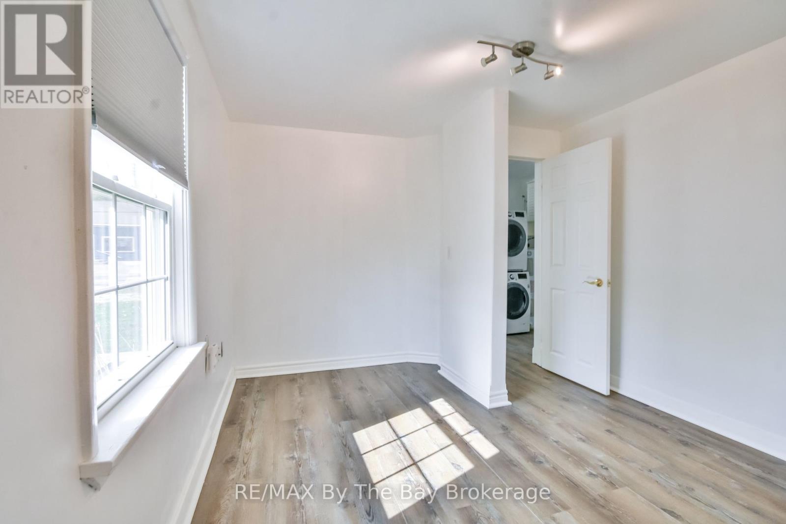 1067 Mosley Street, Wasaga Beach, Ontario  L9Z 2G7 - Photo 39 - S12453479