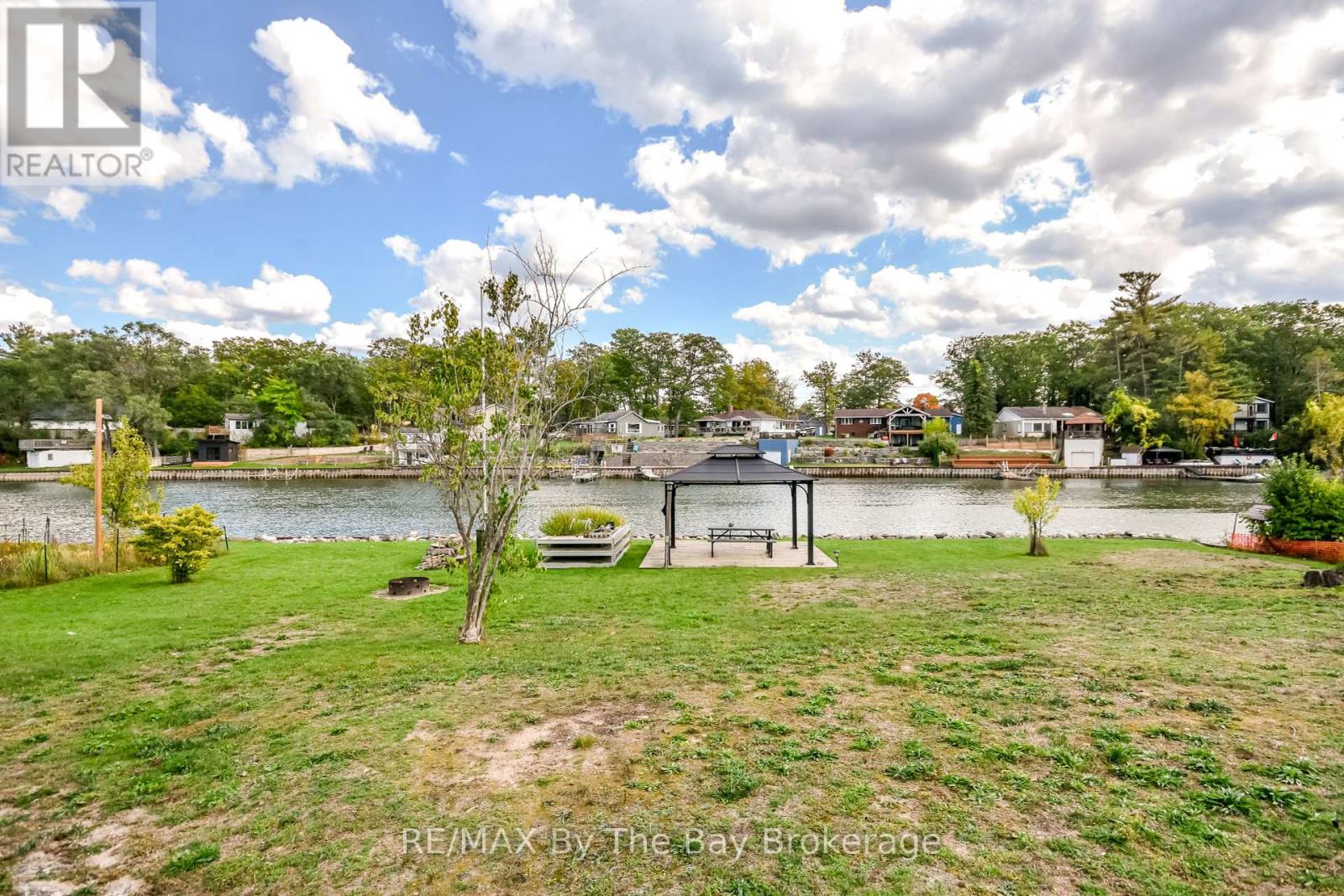 1067 Mosley Street, Wasaga Beach, Ontario  L9Z 2G7 - Photo 47 - S12453479
