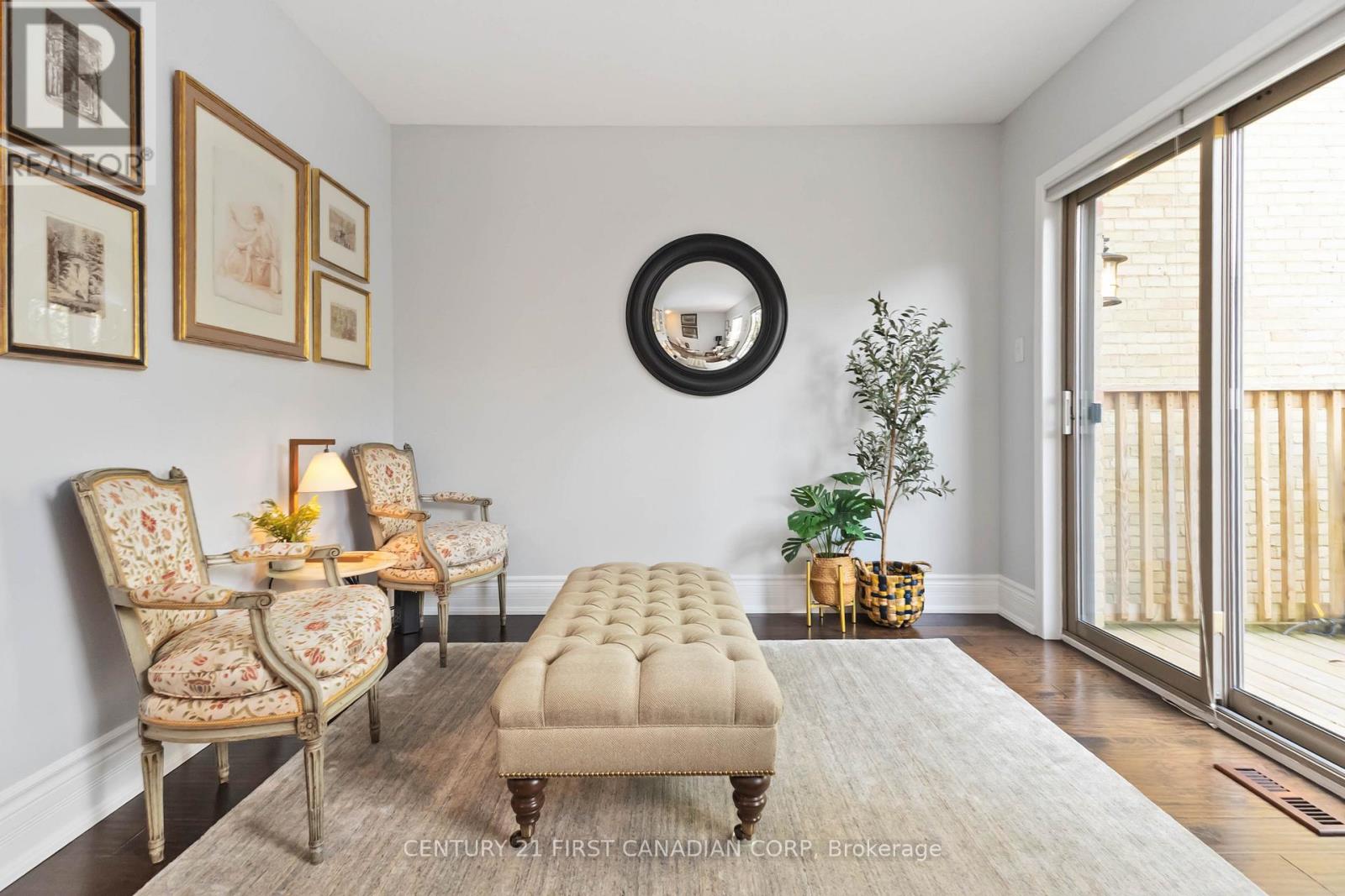 4 - 609 Colborne Street E, London East (East F), Ontario  N6B 2V3 - Photo 6 - X12453531