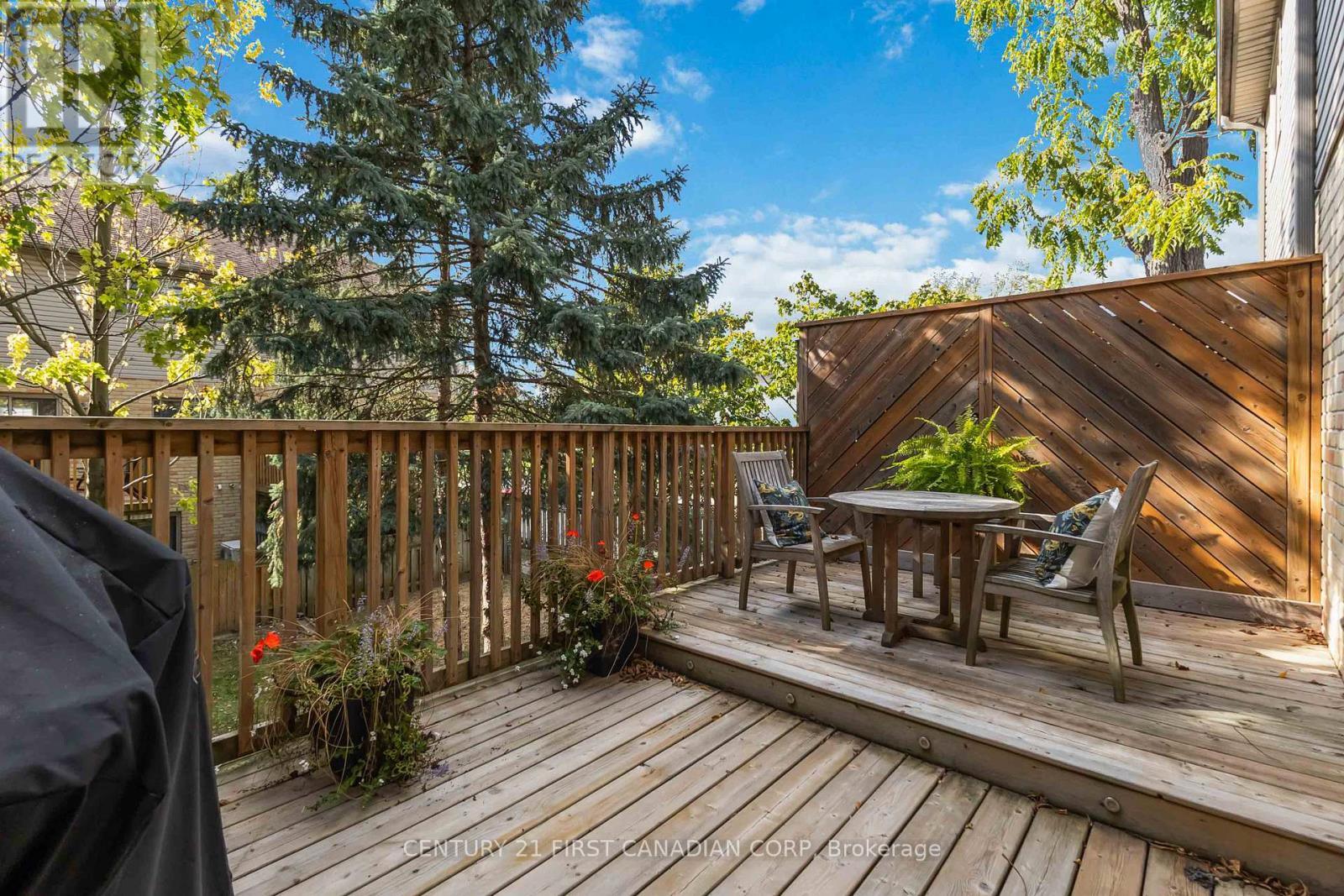 4 - 609 Colborne Street E, London East (East F), Ontario  N6B 2V3 - Photo 7 - X12453531