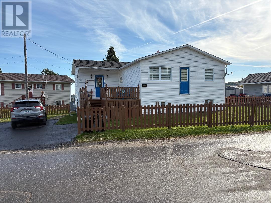 23 Middle Road, Roberts Arm, Newfoundland & Labrador