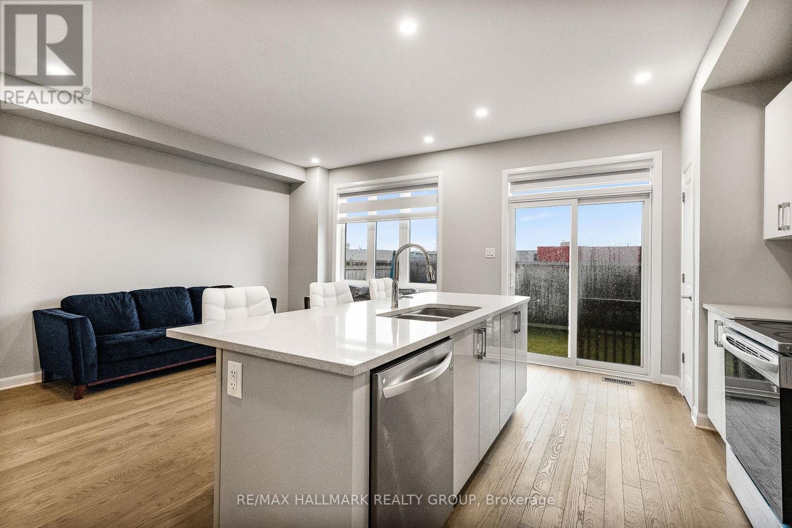 530 Prominence Way, Ottawa, Ontario  K4A 5L2 - Photo 12 - X12453476