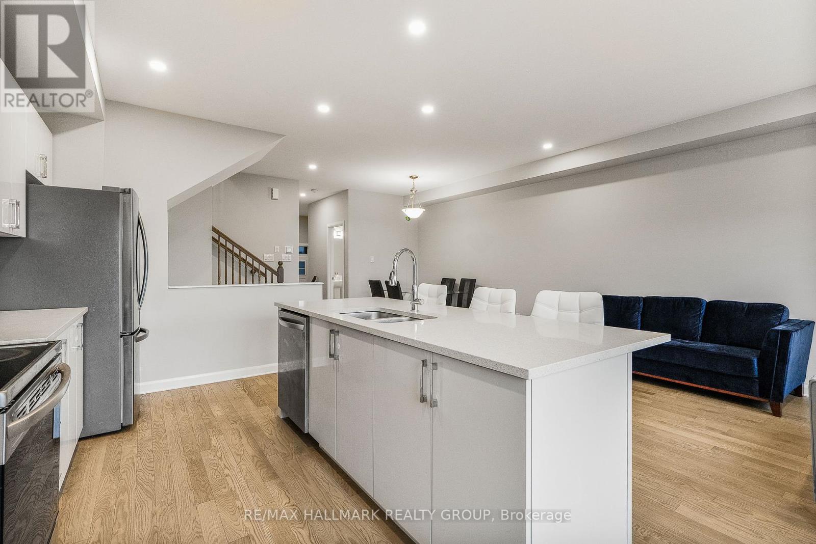 530 Prominence Way, Ottawa, Ontario  K4A 5L2 - Photo 13 - X12453476
