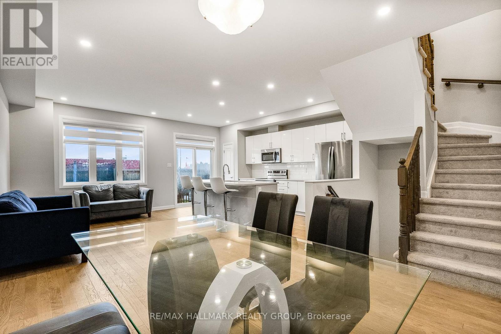 530 Prominence Way, Ottawa, Ontario  K4A 5L2 - Photo 4 - X12453476