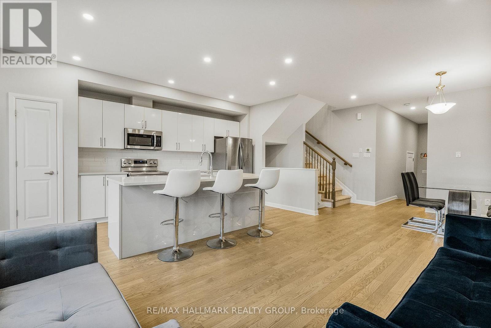 530 Prominence Way, Ottawa, Ontario  K4A 5L2 - Photo 9 - X12453476