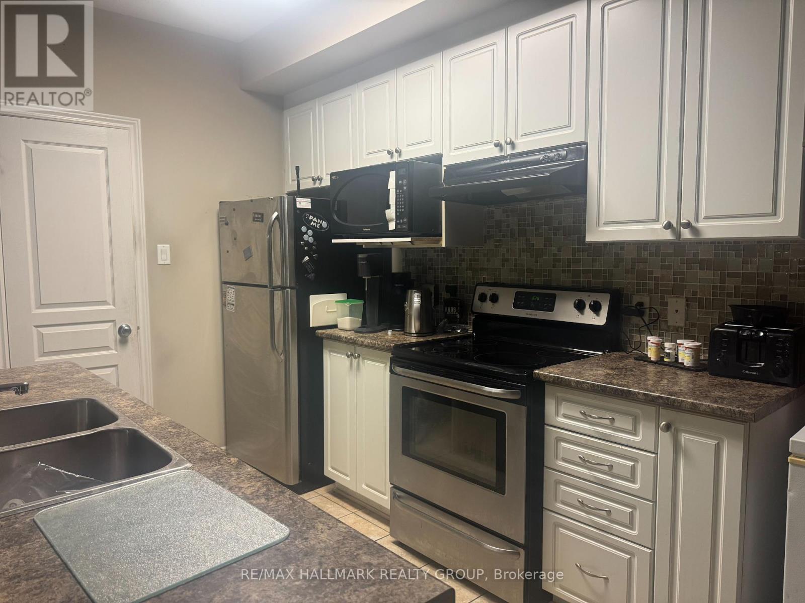 B - 190 Hornchurch Lane, Ottawa, Ontario  K2J 2T3 - Photo 2 - X12453482