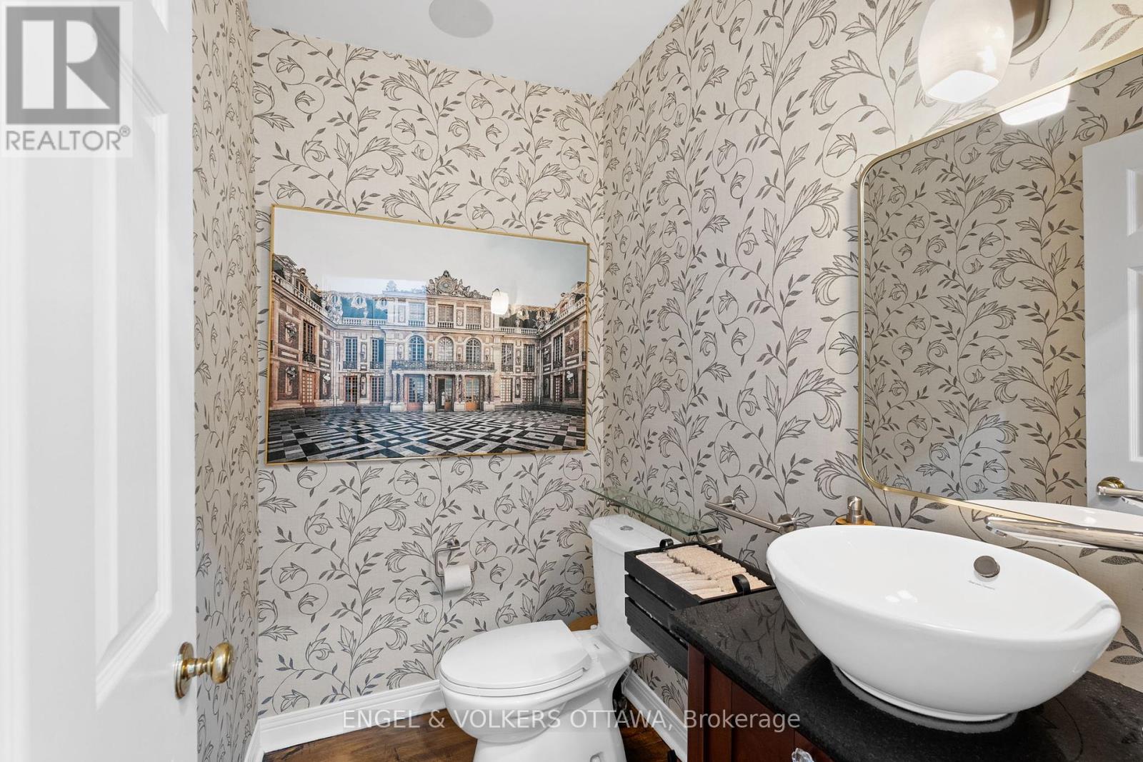 105 Crichton Street, Ottawa, Ontario  K1M 1V8 - Photo 11 - X12453507