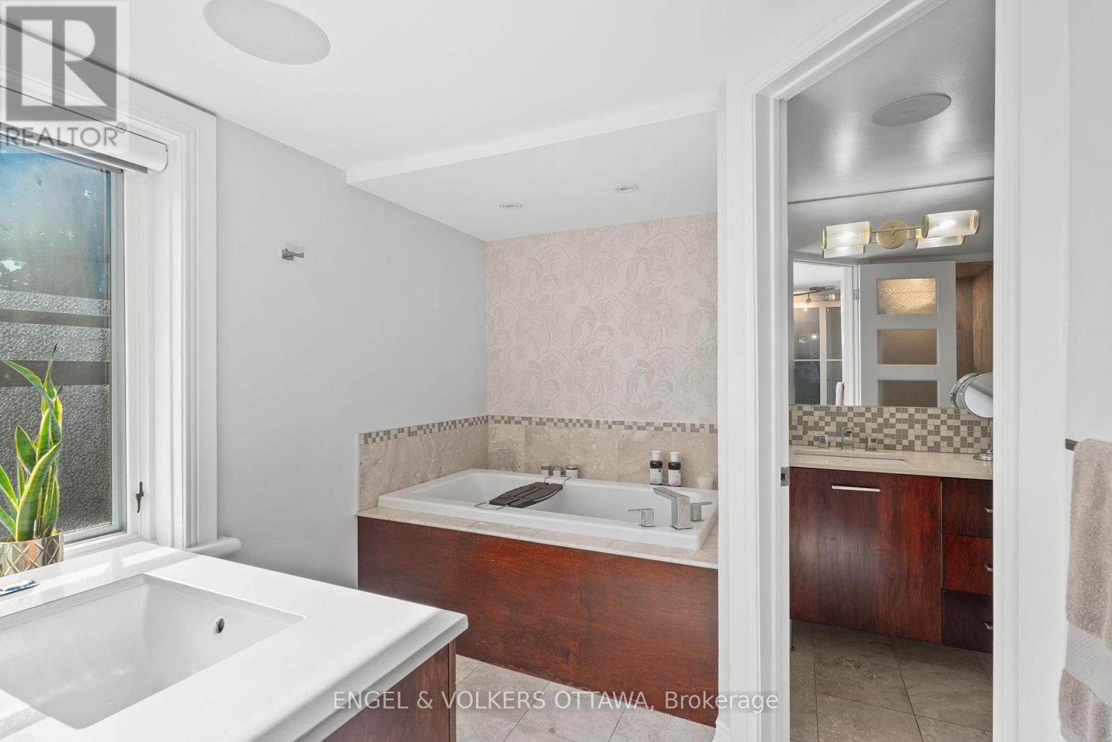 105 Crichton Street, Ottawa, Ontario  K1M 1V8 - Photo 15 - X12453507