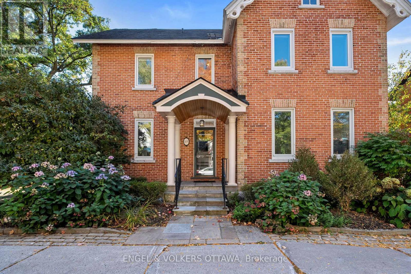 105 Crichton Street, Ottawa, Ontario  K1M 1V8 - Photo 2 - X12453507