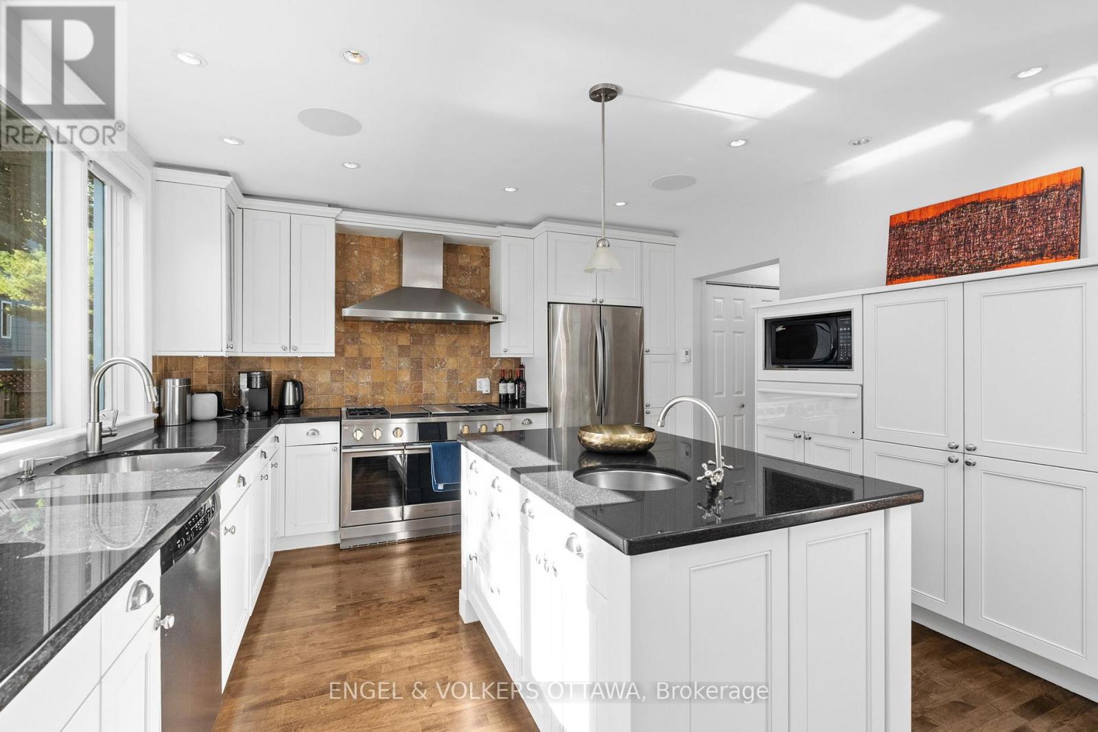 105 Crichton Street, Ottawa, Ontario  K1M 1V8 - Photo 9 - X12453507