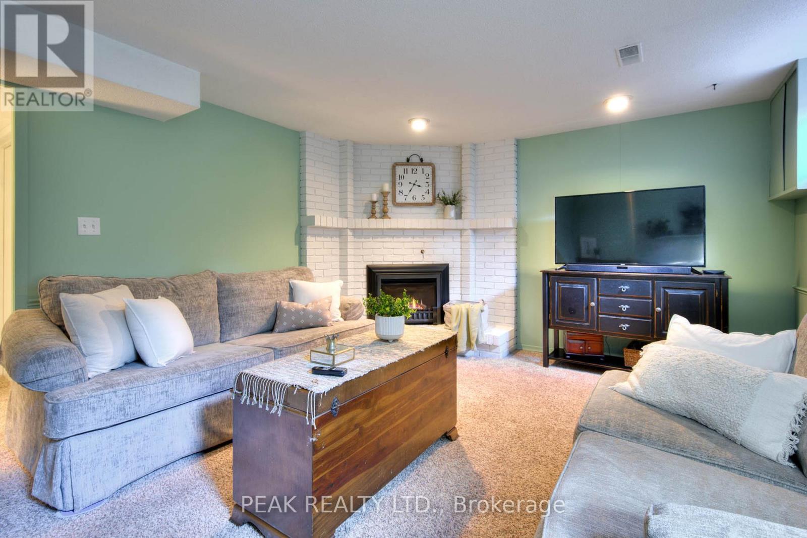 81 Cherry Hill Drive, Kitchener, Ontario  N2E 1N5 - Photo 22 - X12453451