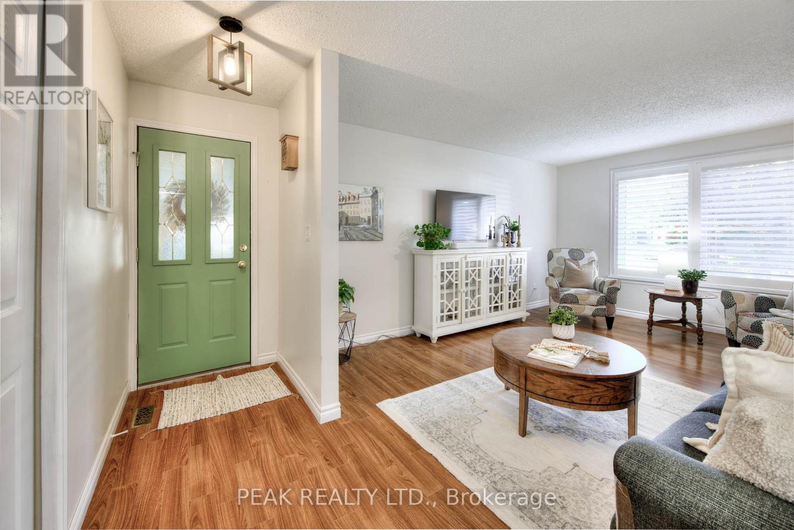 81 Cherry Hill Drive, Kitchener, Ontario  N2E 1N5 - Photo 5 - X12453451