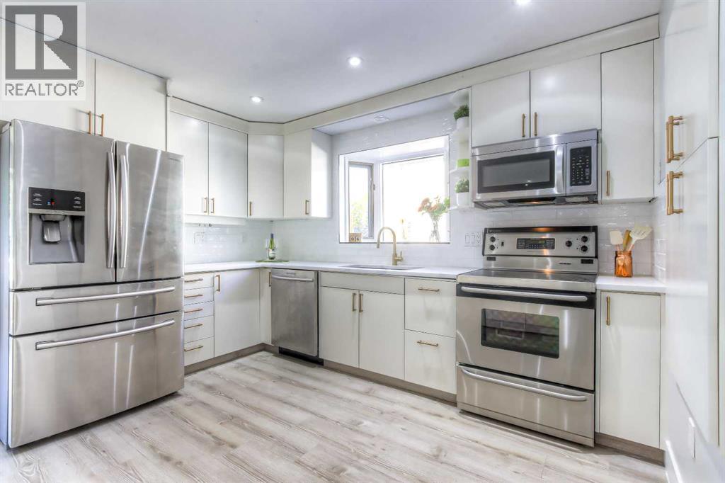 511 Cedarille Crescent Sw, Calgary, Alberta  T2W 2H6 - Photo 5 - A2263171