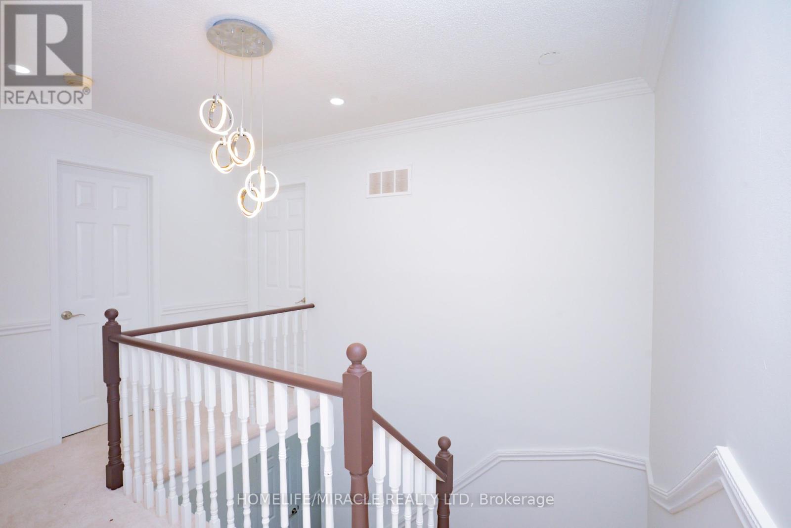 27 Killaloe Crescent, Halton Hills, Ontario  L7G 5N2 - Photo 16 - W12441720