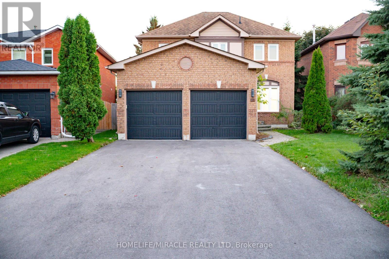 27 Killaloe Crescent, Halton Hills, Ontario  L7G 5N2 - Photo 2 - W12441720