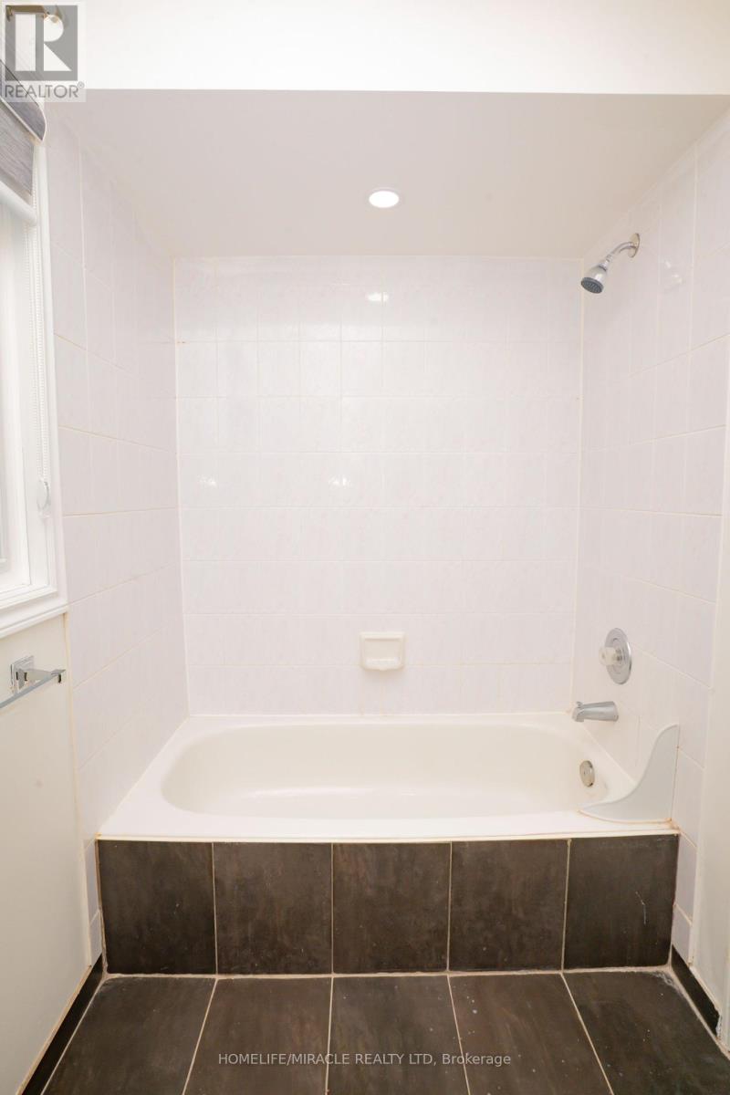 27 Killaloe Crescent, Halton Hills, Ontario  L7G 5N2 - Photo 42 - W12441720
