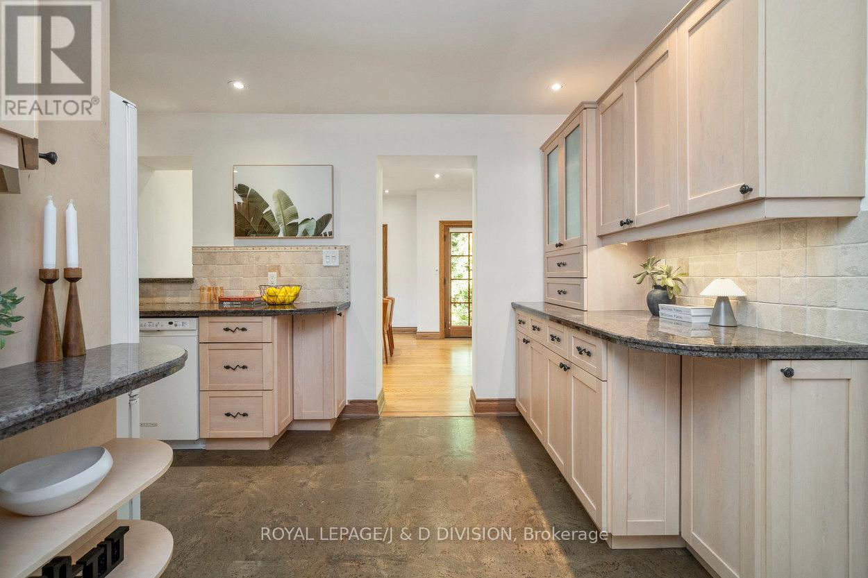253 Old Forest Hill, Toronto (Forest Hill North), Ontario  M6C 2H5 - Photo 21 - C12453477