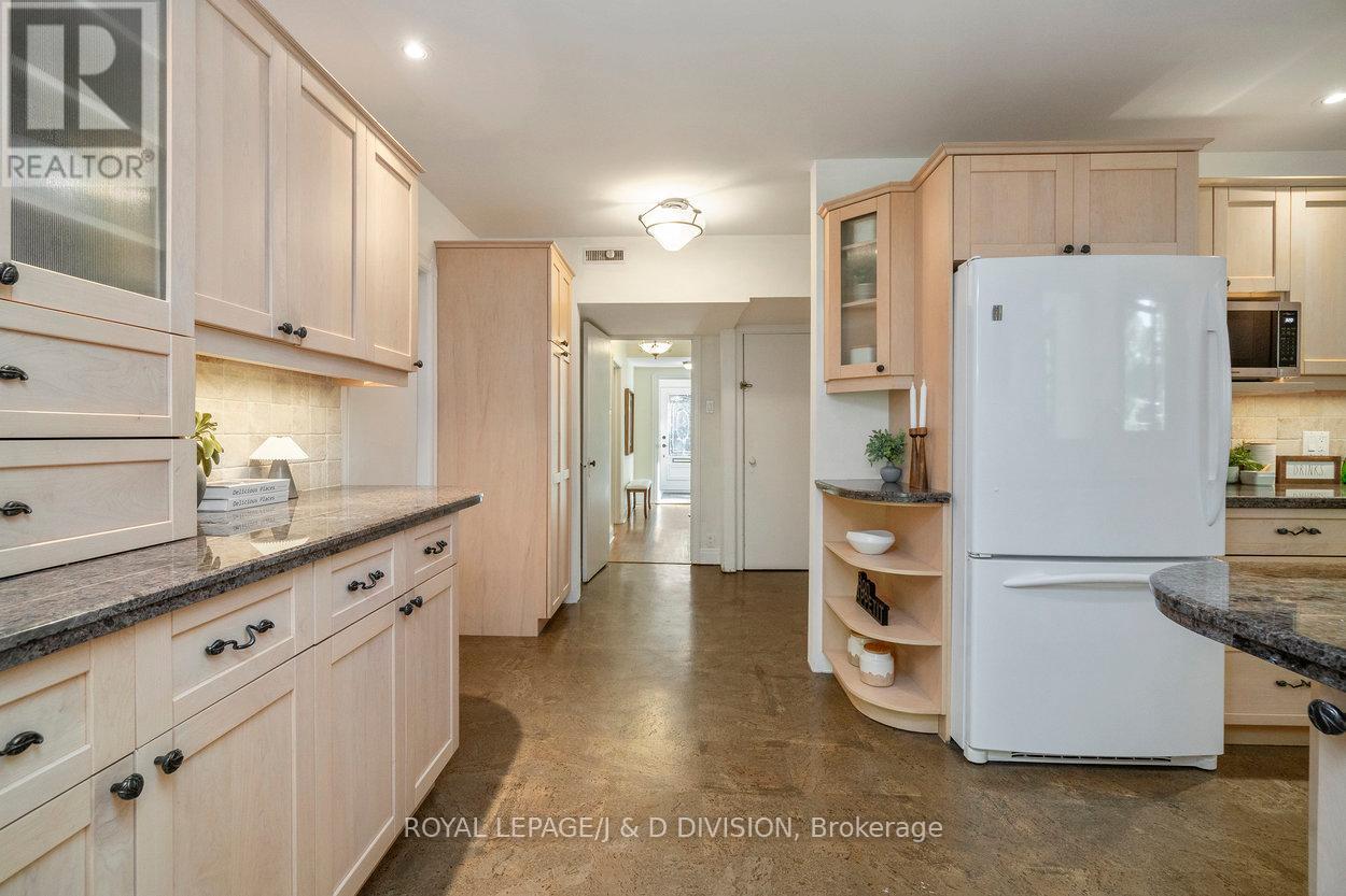 253 Old Forest Hill, Toronto (Forest Hill North), Ontario  M6C 2H5 - Photo 22 - C12453477