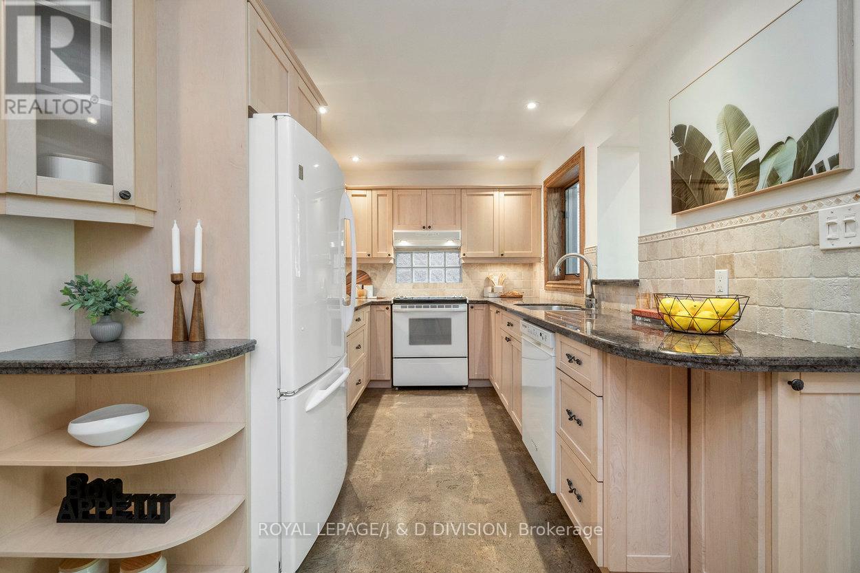 253 Old Forest Hill, Toronto (Forest Hill North), Ontario  M6C 2H5 - Photo 23 - C12453477