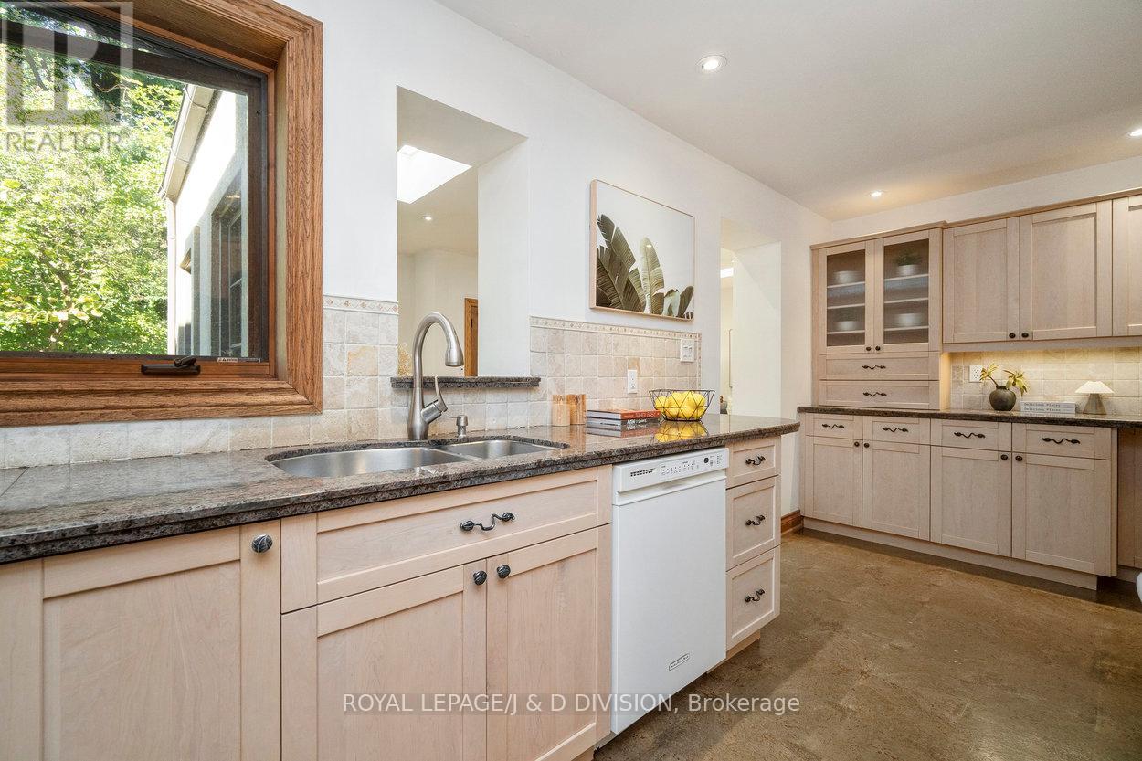 253 Old Forest Hill, Toronto (Forest Hill North), Ontario  M6C 2H5 - Photo 25 - C12453477