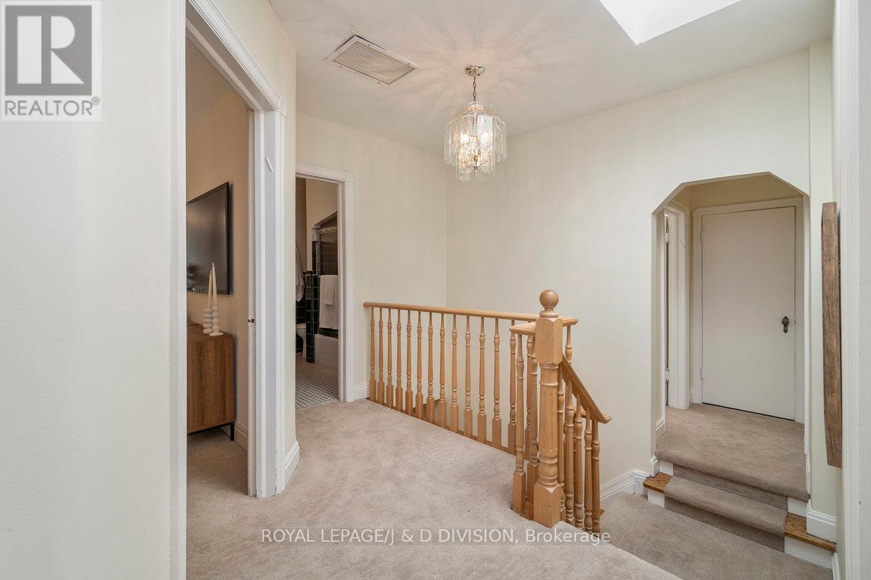 253 Old Forest Hill, Toronto (Forest Hill North), Ontario  M6C 2H5 - Photo 28 - C12453477