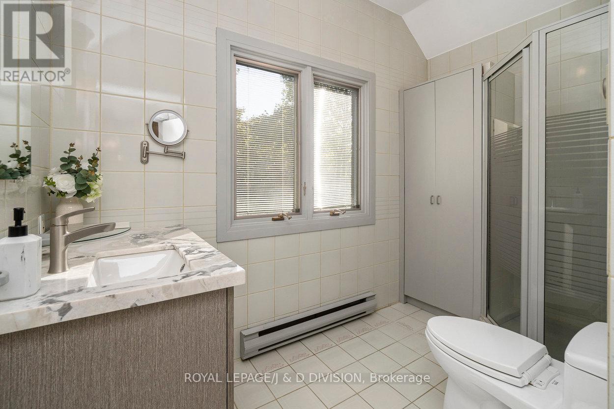 253 Old Forest Hill, Toronto (Forest Hill North), Ontario  M6C 2H5 - Photo 32 - C12453477