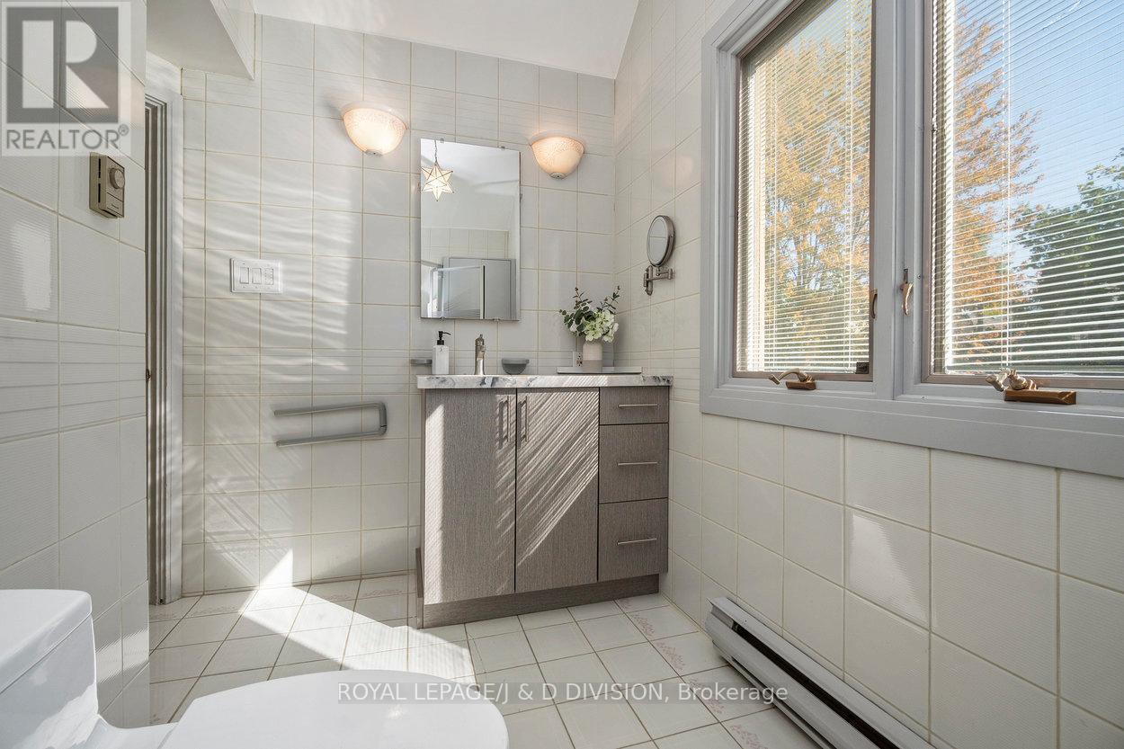 253 Old Forest Hill, Toronto (Forest Hill North), Ontario  M6C 2H5 - Photo 34 - C12453477