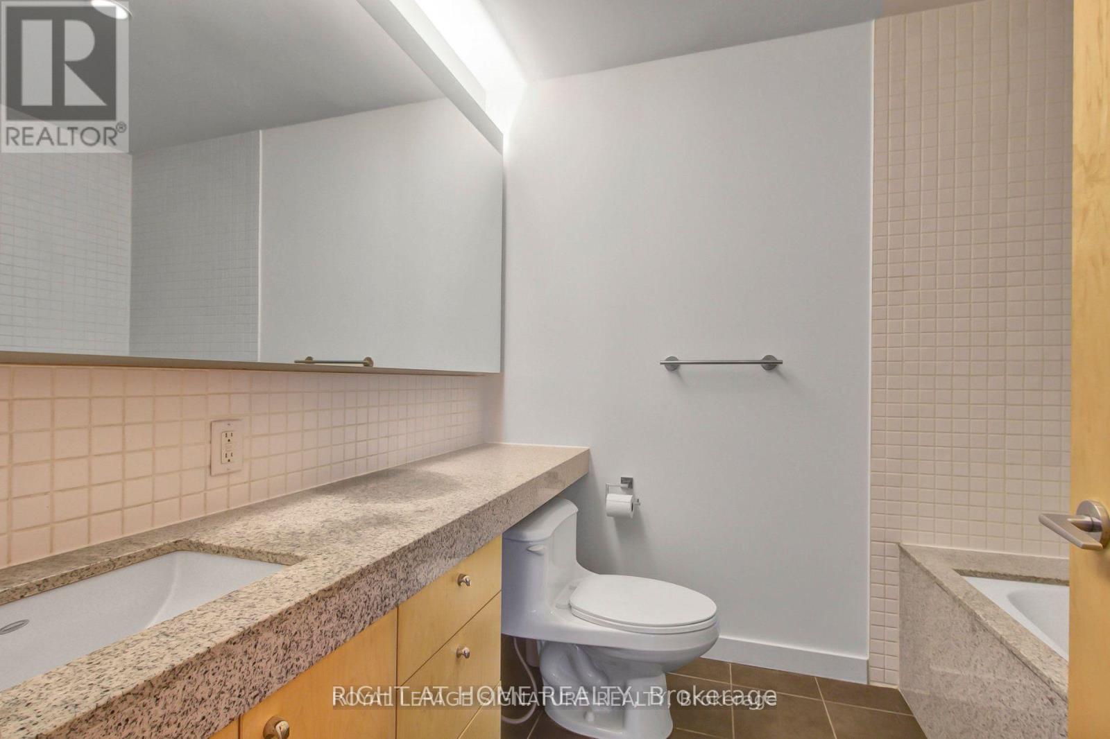 226 - 1 Shaw Street, Toronto, Ontario  M6K 0A1 - Photo 11 - C12453491