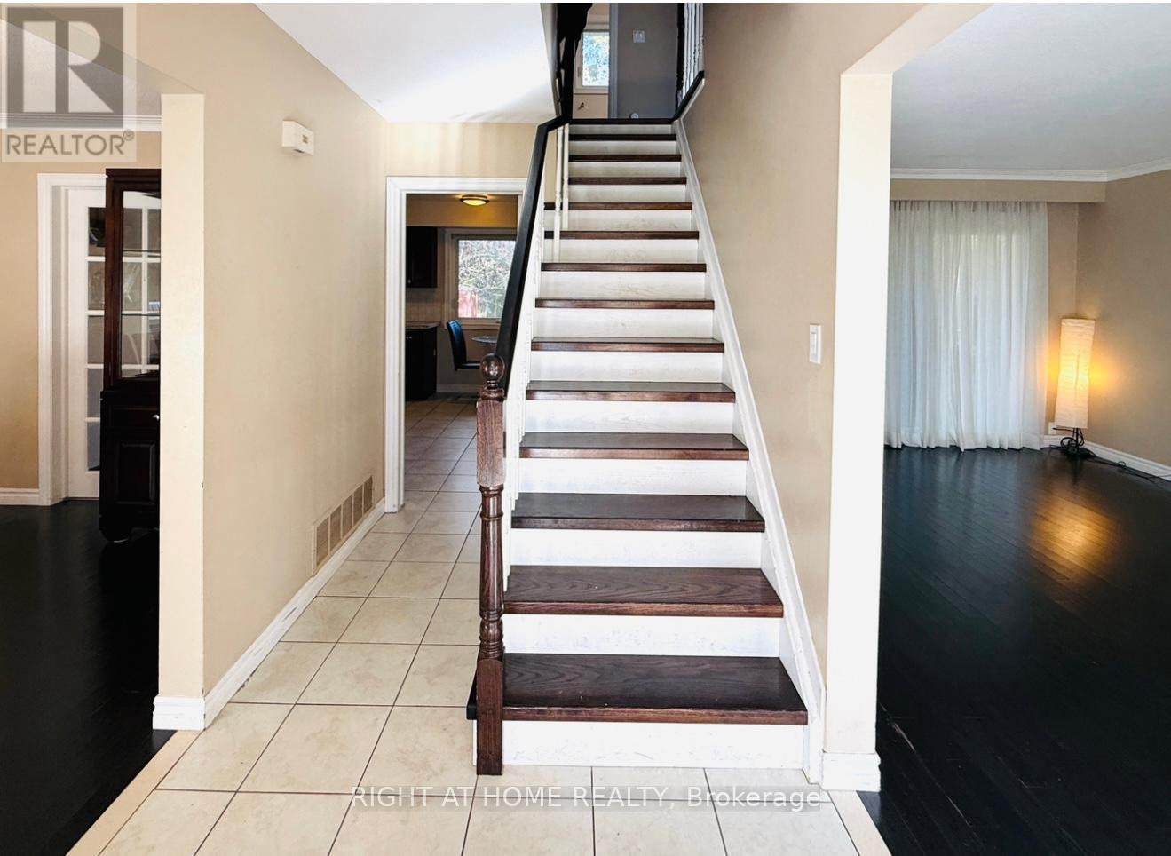 44 Prestwick Crescent, Toronto, Ontario  M2H 1N2 - Photo 2 - C12453502