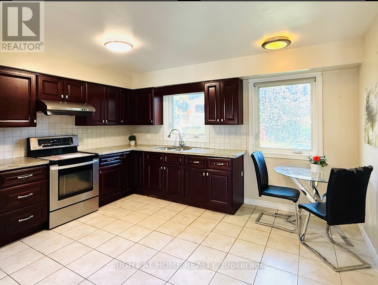 44 Prestwick Crescent, Toronto, Ontario  M2H 1N2 - Photo 3 - C12453502