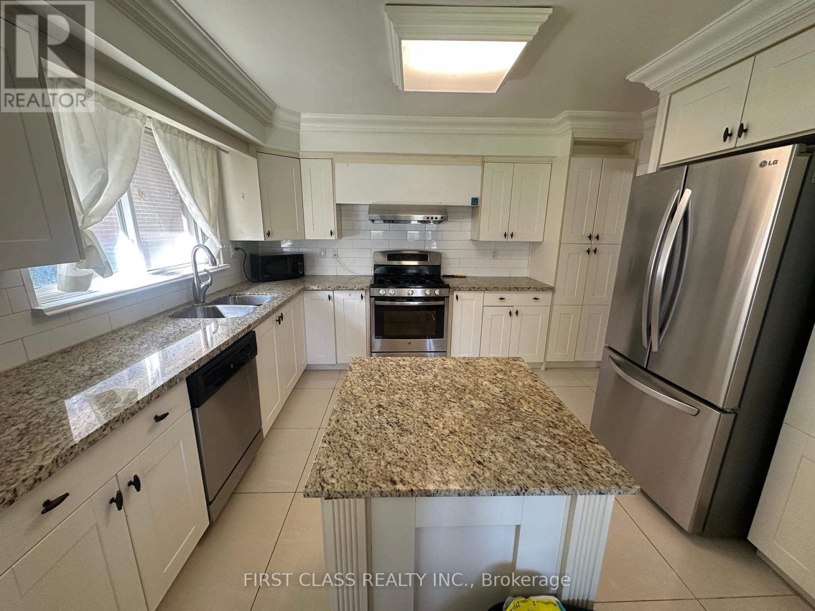 118 Holcolm Road, Toronto, Ontario  M2N 2C9 - Photo 2 - C12453513