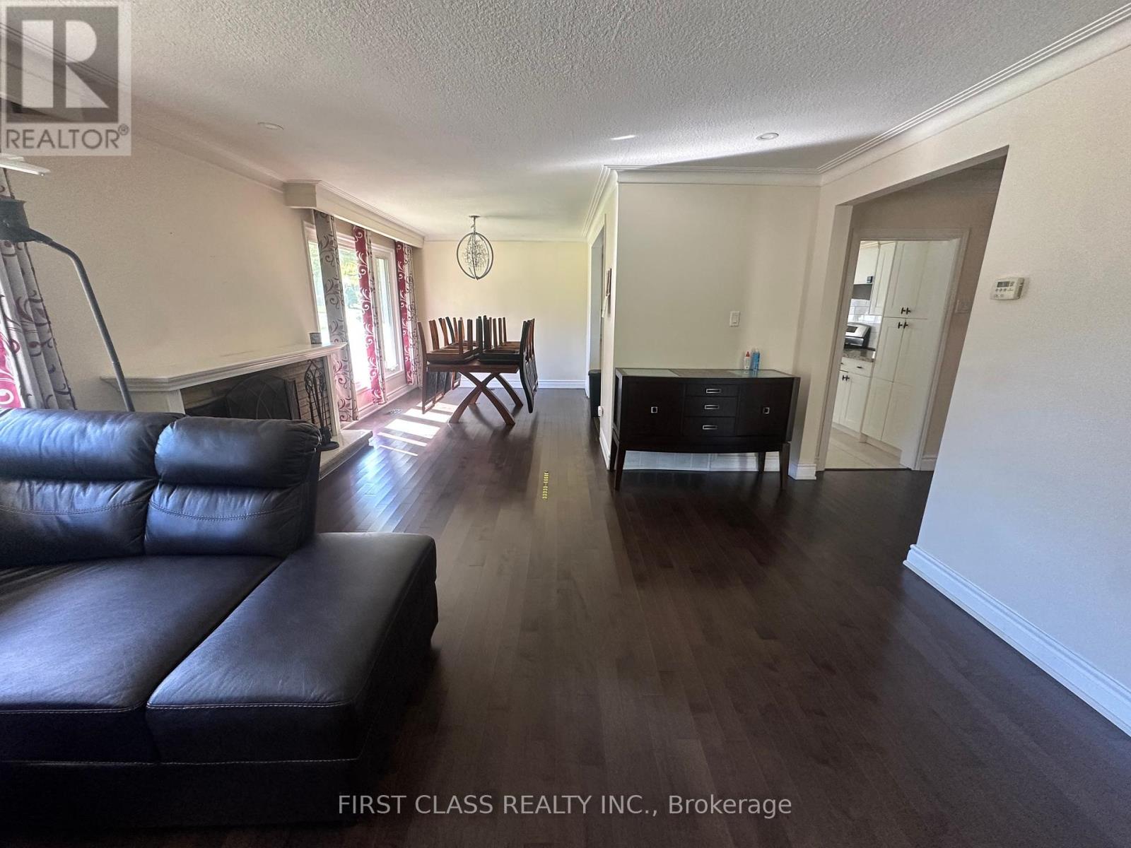 118 Holcolm Road, Toronto, Ontario  M2N 2C9 - Photo 3 - C12453513