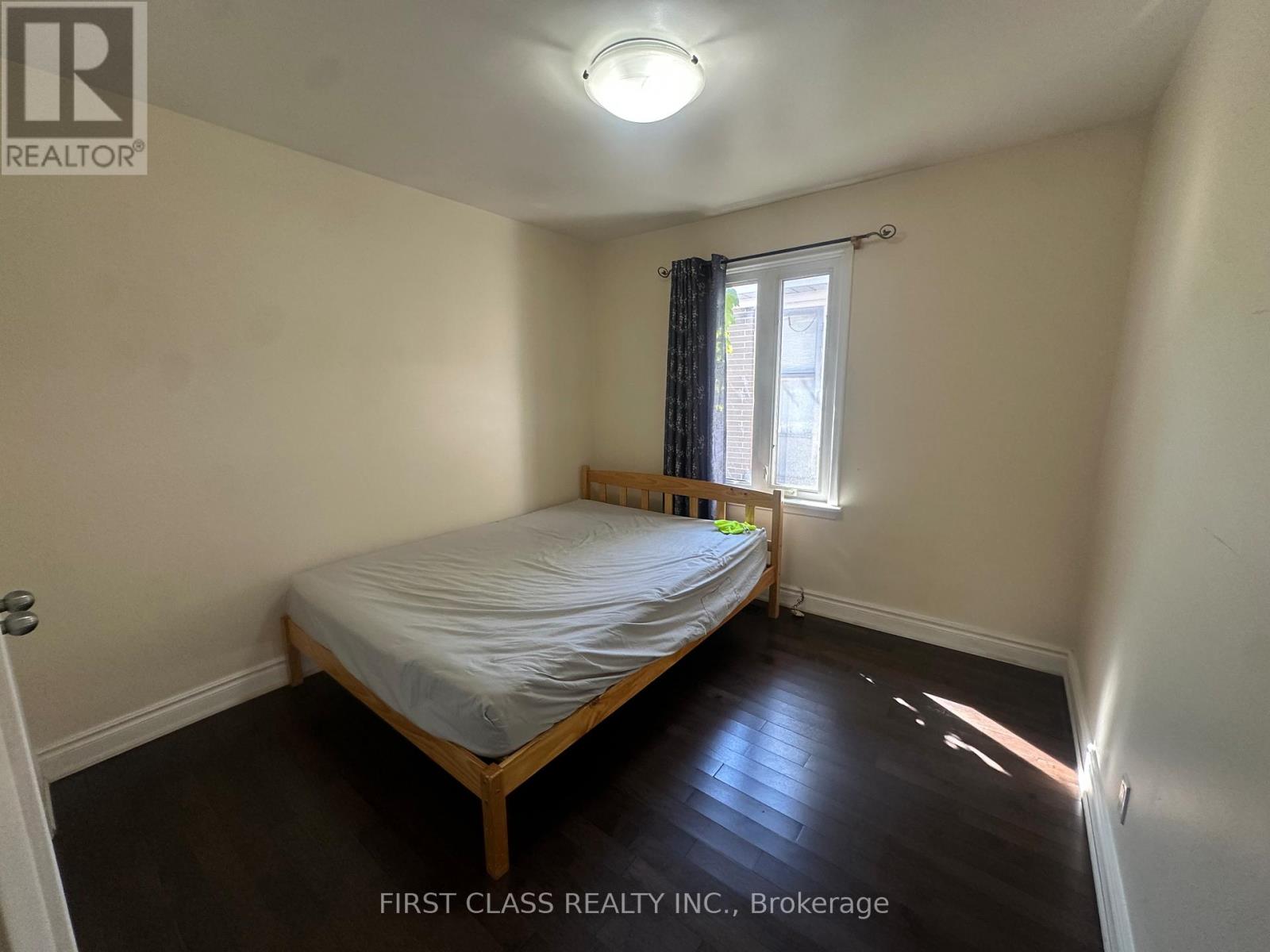 118 Holcolm Road, Toronto, Ontario  M2N 2C9 - Photo 5 - C12453513