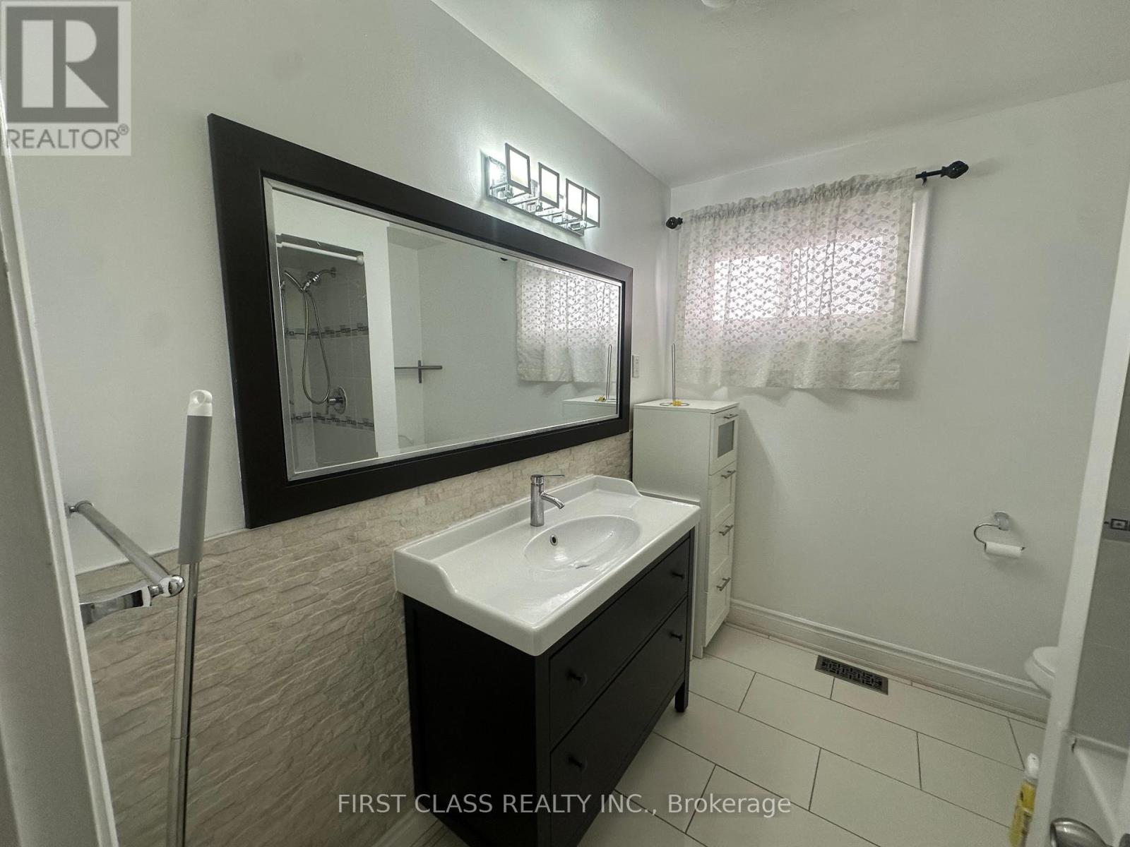 118 Holcolm Road, Toronto, Ontario  M2N 2C9 - Photo 6 - C12453513