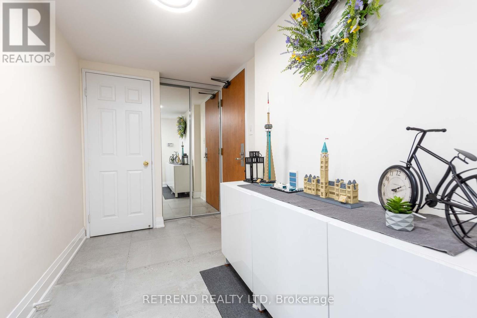 305 - 256 Doris Avenue, Toronto (Willowdale East), Ontario  M2N 6X8 - Photo 1 - C12453526