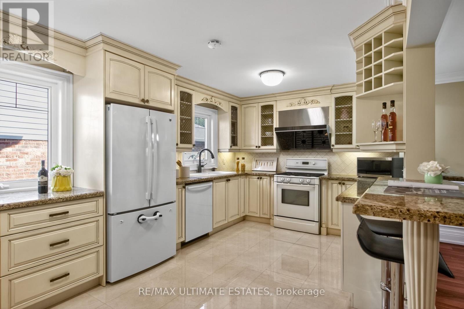 32 Mossgrove Trail, Toronto, Ontario  M2L 2W3 - Photo 15 - C12453532