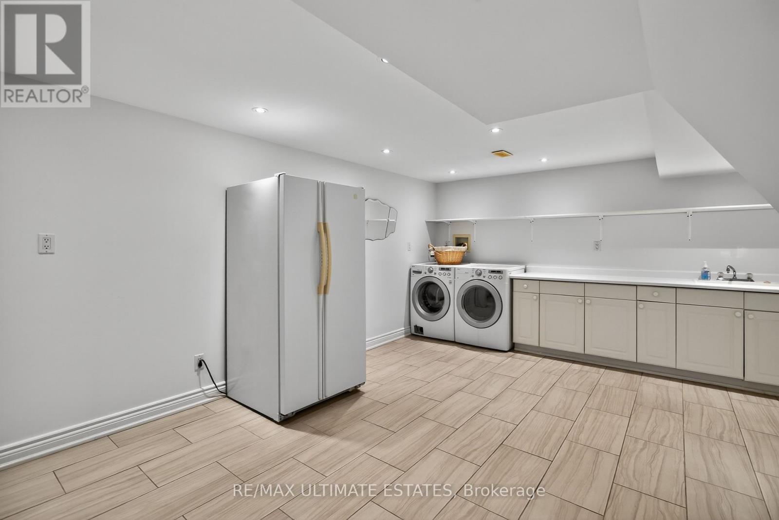 32 Mossgrove Trail, Toronto, Ontario  M2L 2W3 - Photo 32 - C12453532