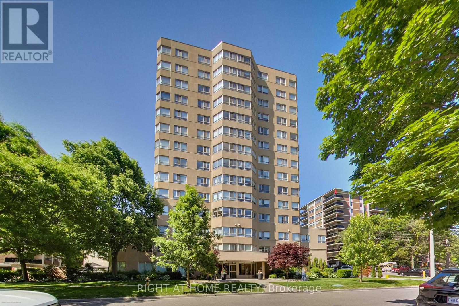 1109 - 4 Park Vista, Toronto (O'connor-Parkview), Ontario  M4B 3M8 - Photo 1 - E12453483