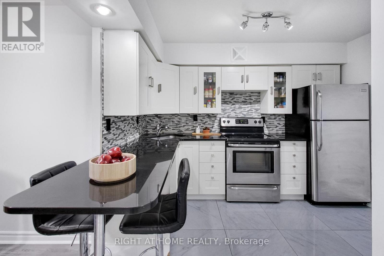 1109 - 4 Park Vista, Toronto (O'connor-Parkview), Ontario  M4B 3M8 - Photo 2 - E12453483