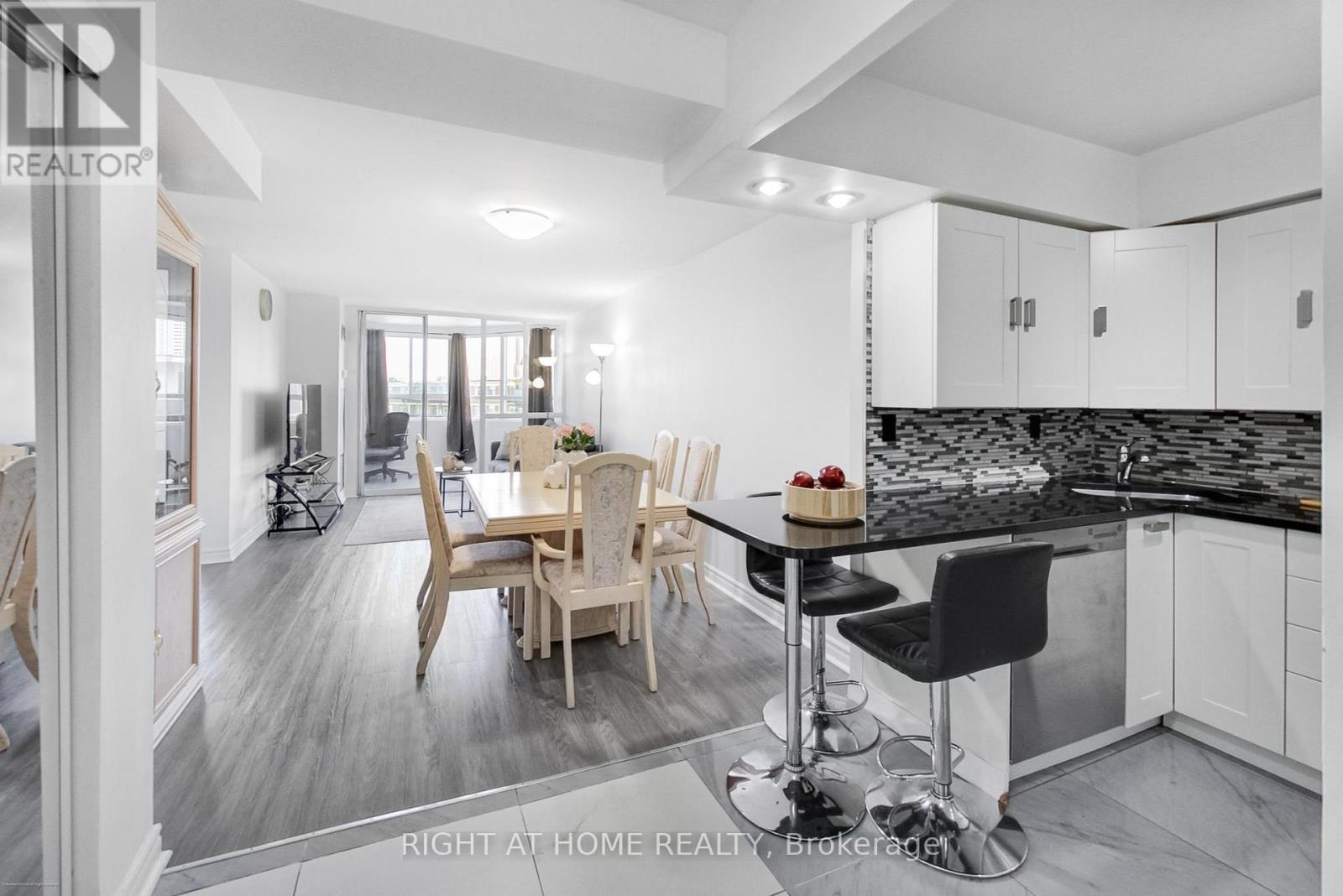 1109 - 4 Park Vista, Toronto (O'connor-Parkview), Ontario  M4B 3M8 - Photo 4 - E12453483