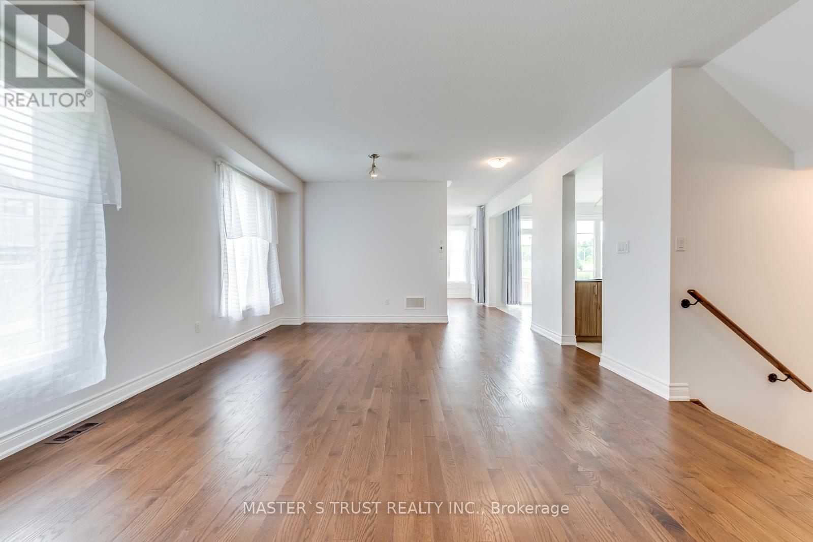 78 Tesla Crescent, East Gwillimbury (Holland Landing), Ontario  L9N 0T3 - Photo 3 - N12453475