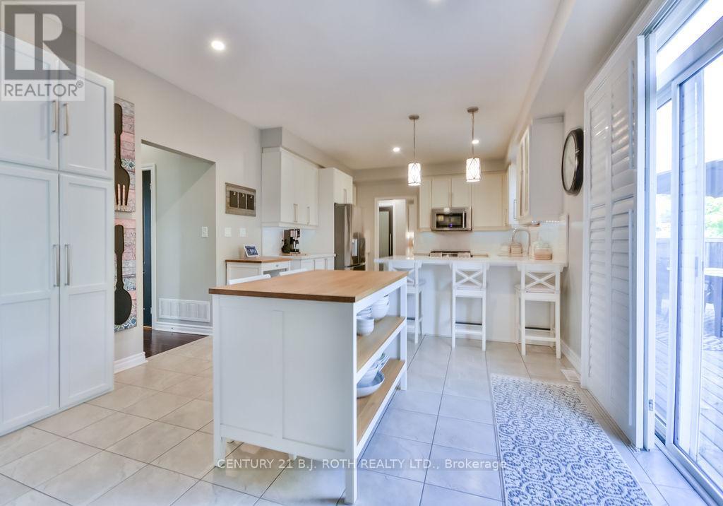 63 The Queensway, Barrie (Innis-Shore), Ontario  L4M 7J3 - Photo 14 - S12453495