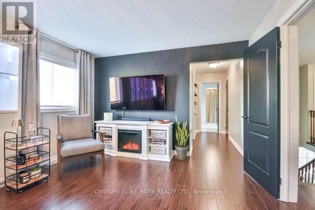 63 The Queensway, Barrie (Innis-Shore), Ontario  L4M 7J3 - Photo 19 - S12453495