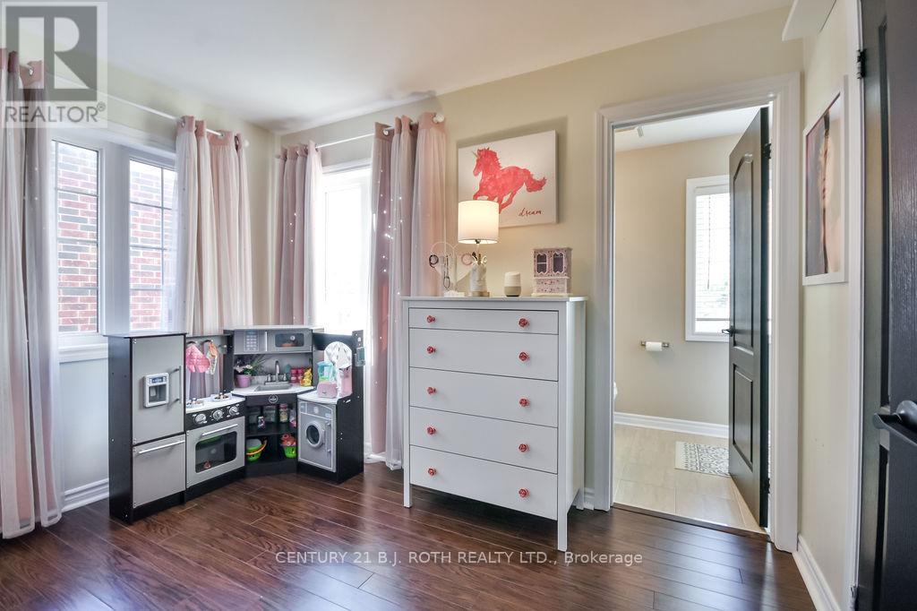 63 The Queensway, Barrie (Innis-Shore), Ontario  L4M 7J3 - Photo 29 - S12453495