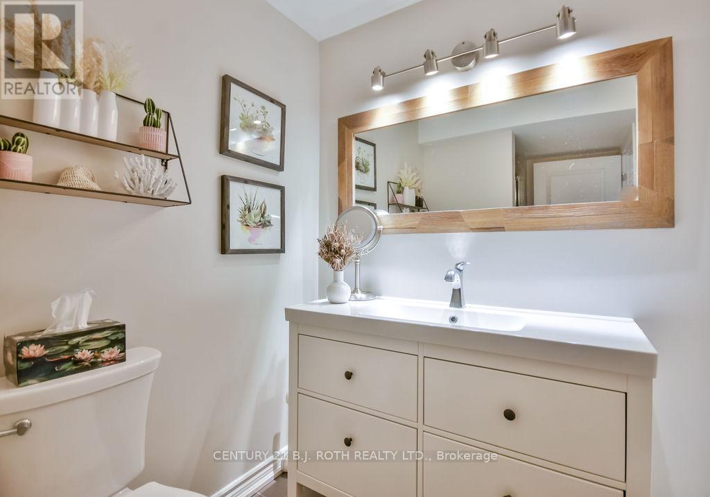 63 The Queensway, Barrie (Innis-Shore), Ontario  L4M 7J3 - Photo 39 - S12453495